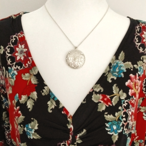 Style Studio Ladies stretchy floral top, size XL - Picture 3 of 7